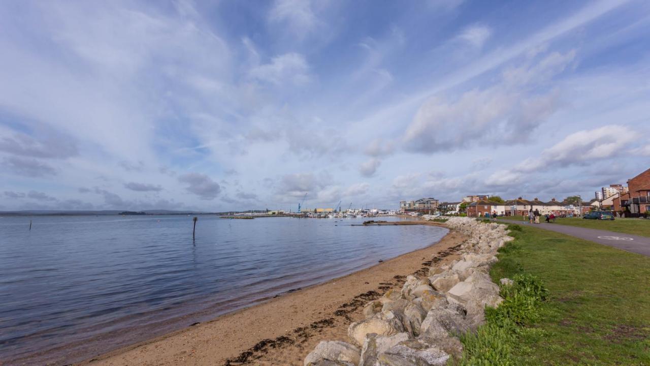 Fantasea Villa Poole Bagian luar foto
