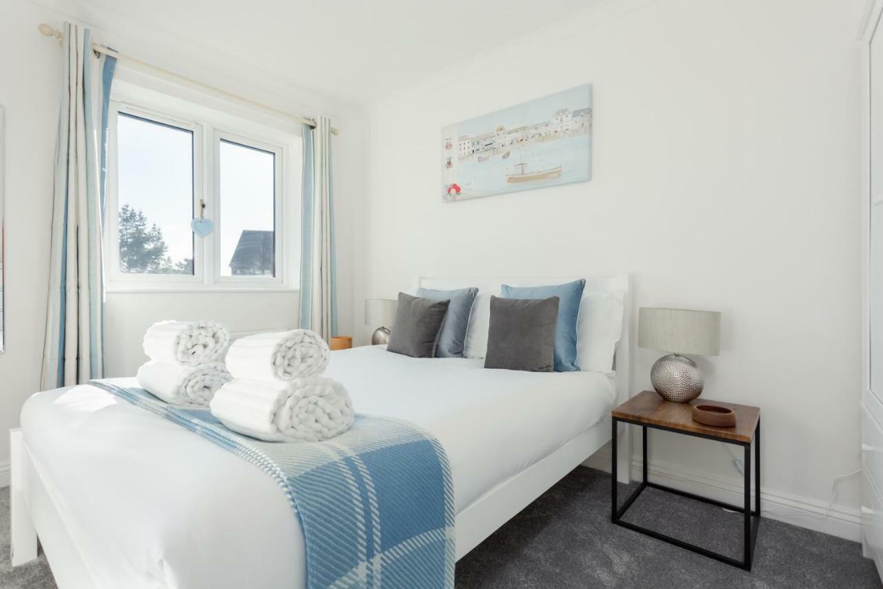 Fantasea Villa Poole Bagian luar foto