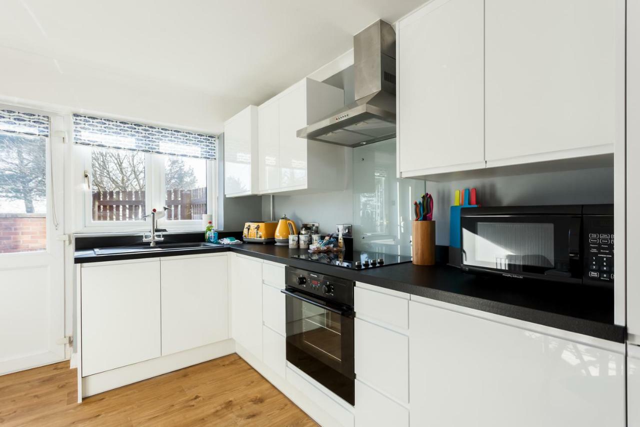 Fantasea Villa Poole Bagian luar foto