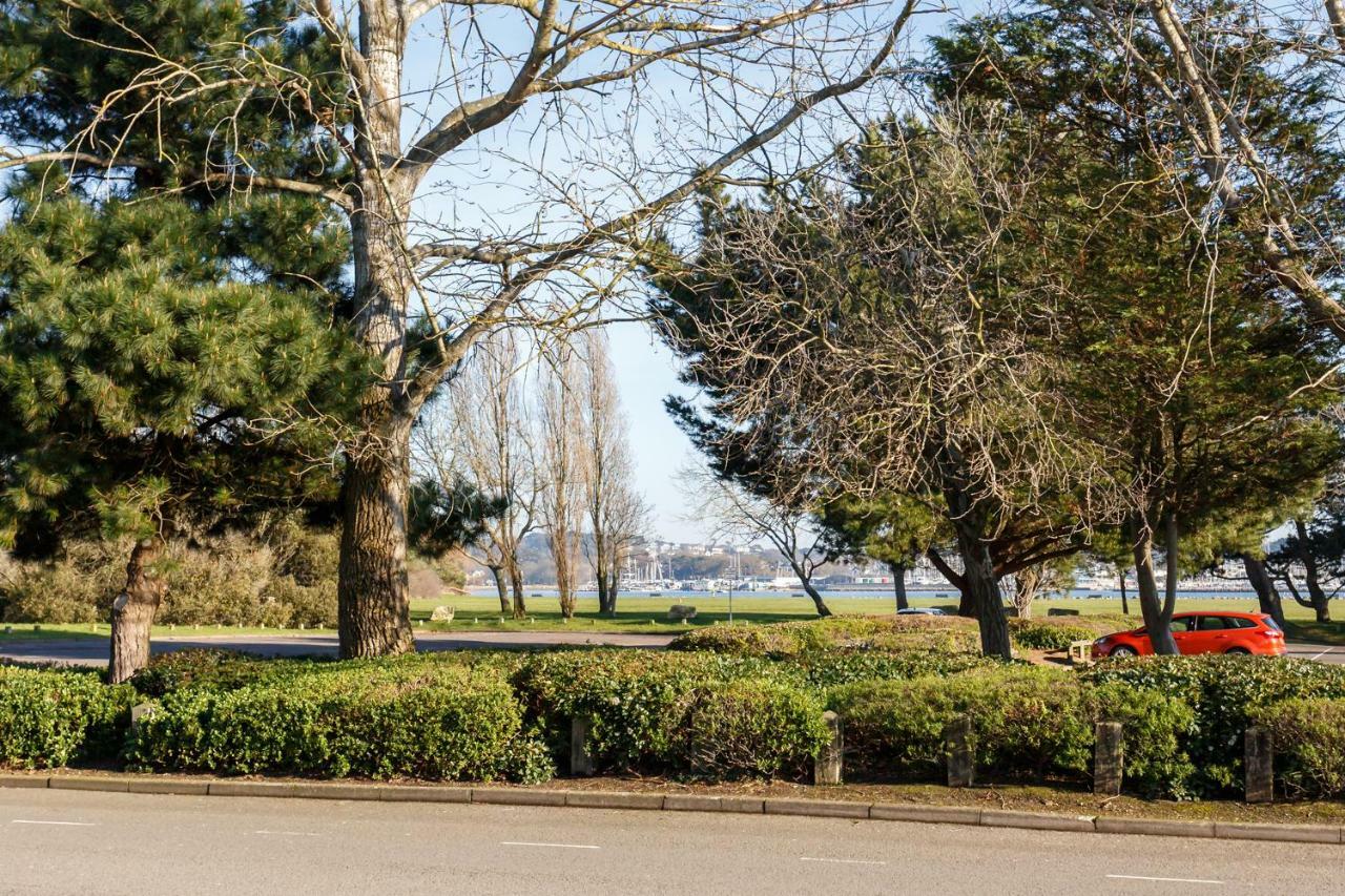 Fantasea Villa Poole Bagian luar foto
