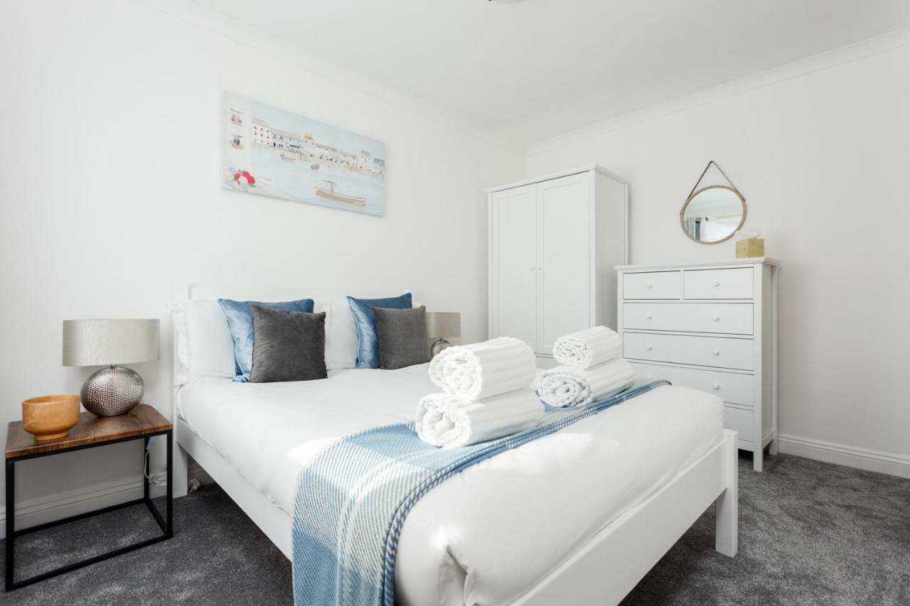 Fantasea Villa Poole Bagian luar foto