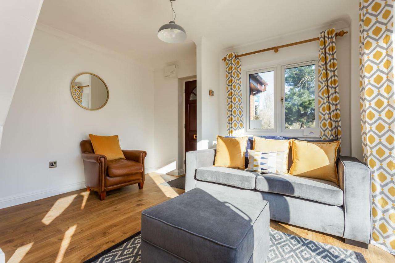Fantasea Villa Poole Bagian luar foto
