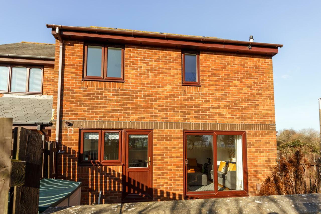 Fantasea Villa Poole Bagian luar foto