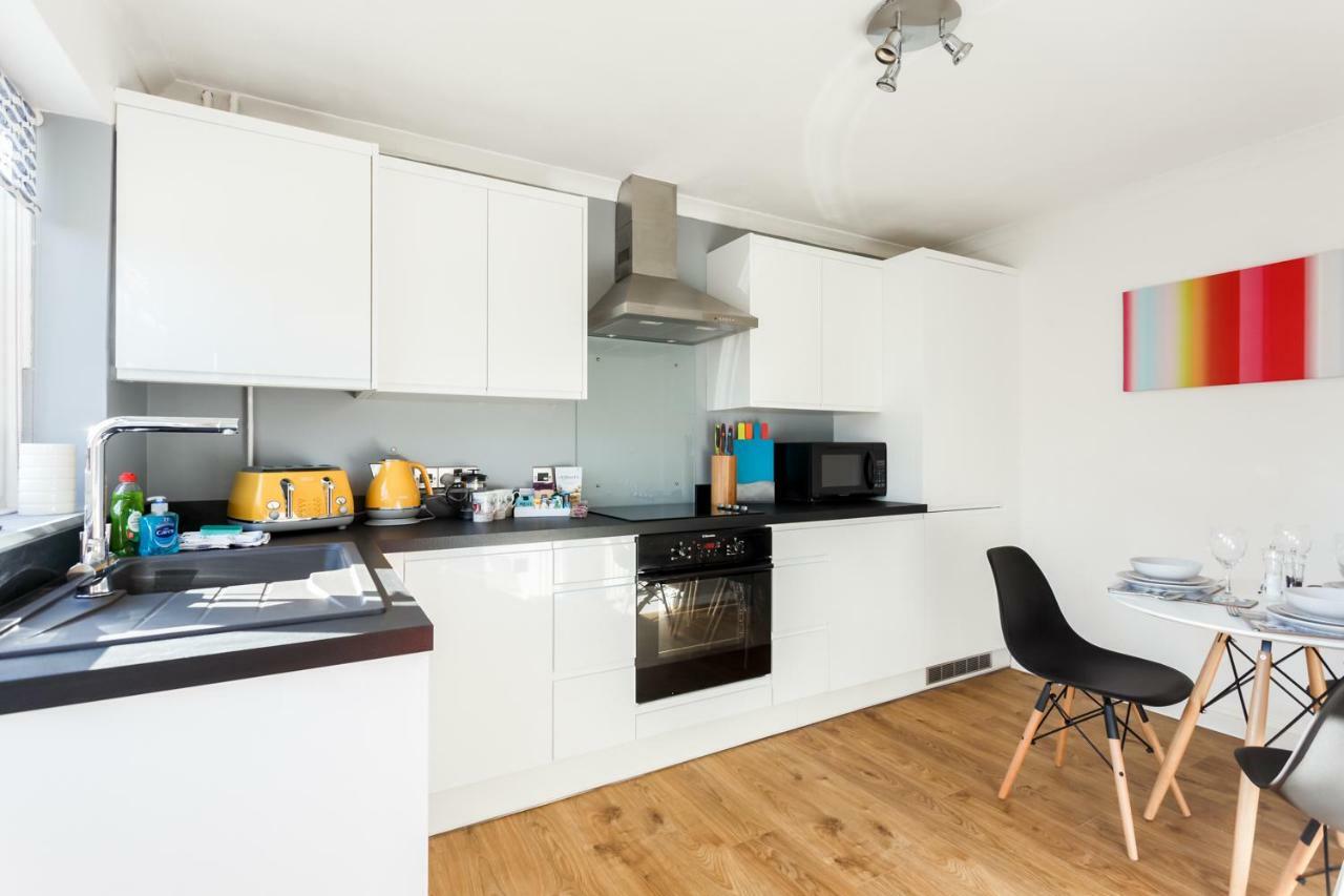 Fantasea Villa Poole Bagian luar foto