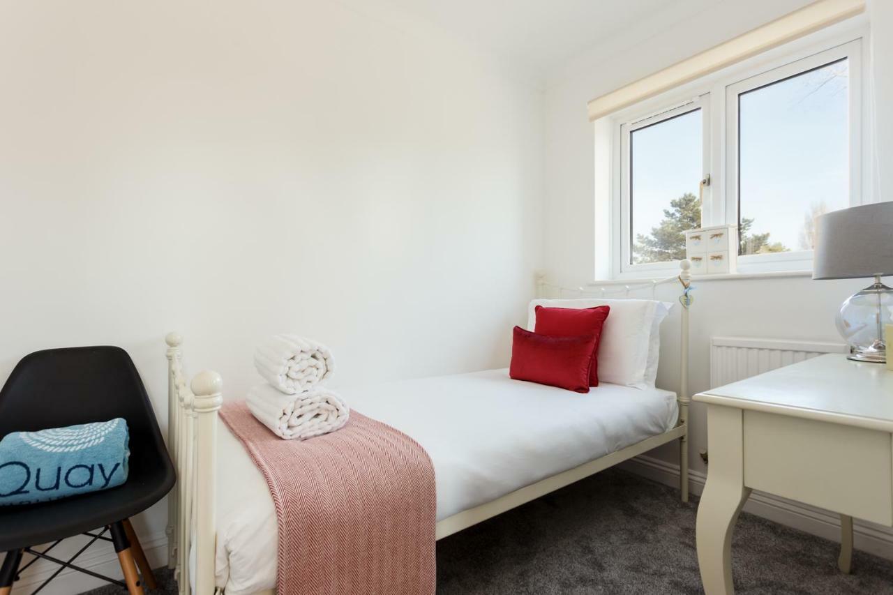 Fantasea Villa Poole Bagian luar foto